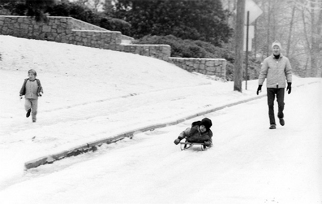Kids sledding down the streets in Atlanta's famous 'Snow Jam 82'